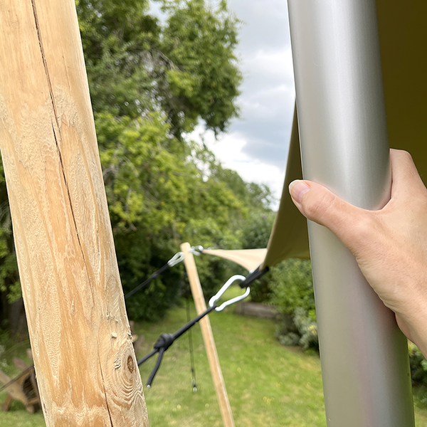 Aluminium compared with wooden pole set